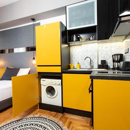 Downtown Luxury Boutique Suites : The Yellow Suite سالونيك المظهر الخارجي الصورة