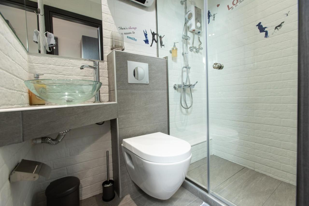 Downtown Luxury Boutique Suites : The Yellow Suite سالونيك المظهر الخارجي الصورة