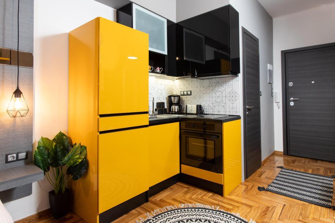 Downtown Luxury Boutique Suites : The Yellow Suite سالونيك المظهر الخارجي الصورة