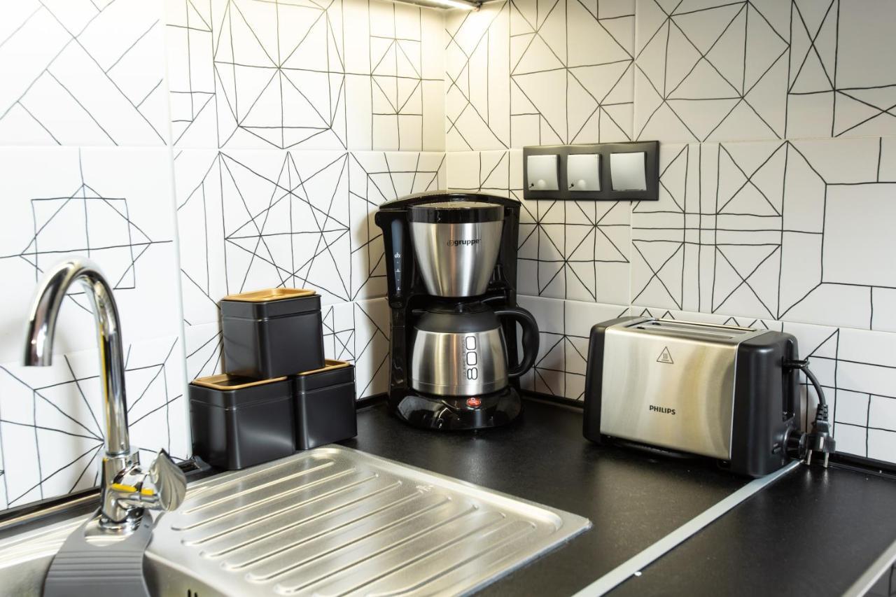 Downtown Luxury Boutique Suites : The Yellow Suite سالونيك المظهر الخارجي الصورة