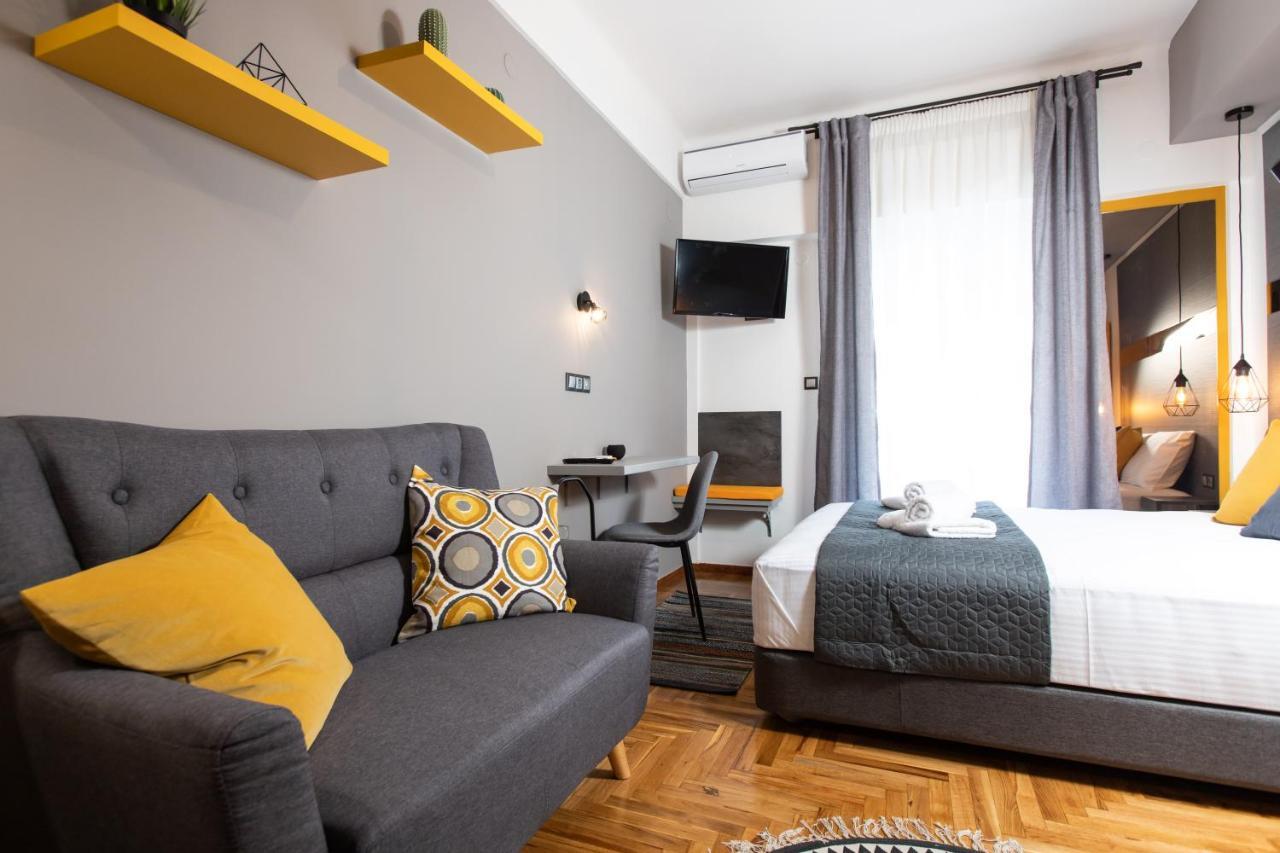 Downtown Luxury Boutique Suites : The Yellow Suite سالونيك المظهر الخارجي الصورة