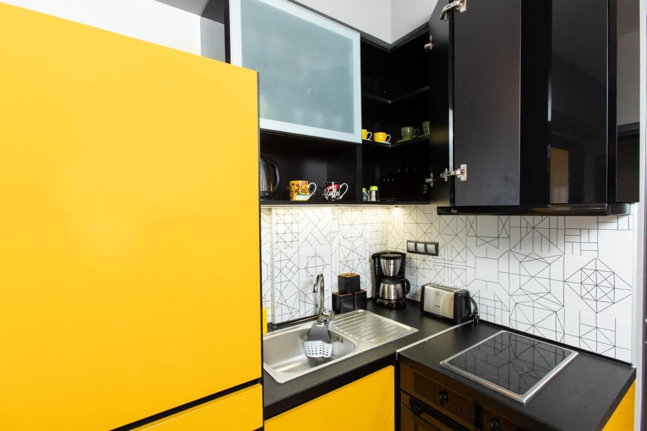 Downtown Luxury Boutique Suites : The Yellow Suite سالونيك المظهر الخارجي الصورة