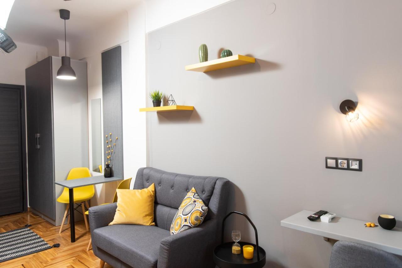 Downtown Luxury Boutique Suites : The Yellow Suite سالونيك المظهر الخارجي الصورة